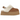 UGG Funkette Slipper Chestnut baskets en vue angulaire avec tige en daim marron, doublure en fourrure et semelle compensée en mousse.