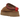 UGG Tazz Slipper Chestnut baskets en vue angulaire avec tige en daim marron châtaigne classique, semelle plateforme et détail UGG brodé.