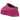 UGG Tazz Slipper Mangosteen baskets en vue inclinée, avec une tige en daim rouge foncé, un détail brodé tressé sur le bord et une semelle plateforme.