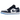 Jordan 1 Low Midnight Navy University Blue baskets de profil avec du cuir bleu marine, des touches bleu clair et une semelle blanche