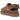 UGG Goldenstar Villa Clog Chestnut baskets en profil lateral élégant avec tige en daim, bride arrière et coutures apparentes