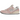 New Balance 996 MiUSA Pink Haze baskets de profil avec daim rose et logo blanc ainsi que des lacets