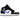 Air Jordan 1 Mid Black Racer Blue baskets en vue angulaire classique avec empeigne en cuir noir, détails bleus et lacets blancs.