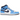 Jordan 1 Mid University Blue Midnight Navy baskets de profil avec des details en cuir bleu et blanc et un swoosh noir