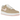 Nike Air Force 1 Low Linen baskets vue angulaire avec tige en cuir beige, swoosh blanc et semelle blanche dotée de l'unité Air visible