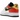 Nike Air Force 1 Low Raygun baskets vue latérale avec détails orange et doré, empeigne en cuir blanc et swoosh noir à surpiqûres blanches
