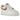 Baskets Nike Air Force 1 Low 07 Rust Pink vue en angle avec une tige en cuir blanc et un swoosh latéral dans une teinte rose poudré