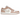 Air Jordan 1 Low Particle Beige baskets vue latérale avec empeigne en cuir rose pâle, semelle intermédiaire blanche, détails beiges et swoosh noir