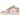 Air Jordan 1 Low Pink Oxford baskets en vue inclinée, avec des détails en cuir rose, des panneaux blancs et le logo Nike Swoosh sur le côté