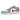 Air Jordan 1 Low Blue Whisper Dune Red baskets en vue latérale avec panneaux en cuir bleu pâle et blanc, swoosh rouge et semelle rouge