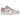 Air Jordan 1 Low Particle Rose baskets vue latérale avec empeigne en cuir rose, semelle intermédiaire blanche, swoosh blanc et semelle rose