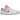 Air Jordan 1 Low SE White Sesame baskets en vue angulaire avec tige en cuir blanc cassé et détails couleur sésame ainsi qu'un logo Nike Swoosh brodé