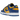Nike Dunk Low UCLA baskets vue latérale avec des superpositions en cuir bleu sur base jaune, lacets blancs et semelle en gomme.