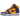 Nike Dunk High Lakers baskets vue de profil avec empiècements violets, logo Swoosh jaune contrastant et semelle intermédiaire blanche