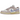 Baskets Nike Dunk Low Pink Oxford vue sous angle, avec une tige en cuir rose pâle, une semelle assortie et le logo Swoosh emblématique de Nike.