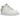 Nike Air Force 1 Low LX White Pendant baskets en vue latérale, conçues en cuir blanc épuré avec un détail de pendentif argenté sur le lacet.