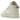 Nike Air Force 1 Mid Stussy Fossil baskets en vue inclinée avec empeigne en textile crème, broderie Stüssy sur le talon et semelle intermédiaire blanche.