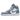 Air Jordan 1 Retro High OG Denim W baskets vue sous angle avec empiècements en denim bleu, cuir blanc et un bijou de lacets doré brillant.