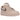 Baskets Nike Air Force 1 Low Faux Sherpa Fur vue latérale avec fausse fourrure beige douce et semelle intermédiaire blanche classique.