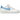 Nike Air Force 1 Low 82 Double Swoosh White Medium Blue baskets vue latérale avec empeigne en cuir blanc et doubles logos swoosh bleus