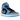 Air Jordan 1 Mid University Blue Black baskets vue de profil avec panneaux en cuir bleu ciel, détails noirs et semelle intermédiaire blanche.