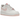 Nike Air Force 1 Low VD Valentines Day 2022 baskets vue latérale avec empeigne en cuir blanc, détails Swoosh roses et motif Saint-Valentin brodé au talon.