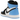 Baskets Air Jordan 1 Retro High OG UNC Toe en profil angulaire classique avec empiècements en cuir bleu clair, Swoosh noir et semelle blanche.