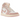 Air Jordan 1 Retro High OG Washed Pink baskets vue latérale avec empiècements en daim rose, base en cuir blanc, logo Swoosh et semelle intermédiaire blanche.