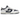 Nike SB Dunk Low HUF New York City baskets en vue angulaire avec cuir blanc, détails bleu foncé et broderie skyline NYC au talon