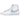 Nike Blazer Mid 77 Blue Gingham baskets vue latérale avec empeigne blanche, motif vichy bleu et empiècement en daim classique sur le bout