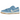 Nike SB Dunk Low Pro University Blue Gum baskets en vue latérale avec empeigne bleu ciel, swoosh blanc et une semelle en gomme marron classique