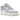 Nike Air Force 1 07 Light Silver Pumice baskets vue de profil avec tige en cuir gris argenté, bout perforé et semelle extérieure blanche classique.