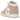 Air Jordan 1 Mid SE Legend Pink GS baskets en vue inclinée, avec des empiècements en cuir blanc et rose, logo swoosh et semelle blanche.