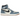 Air Jordan 1 Retro High OG Denim baskets vue en angle avec panneaux en cuir blanc, empiècements en jean bleu et pendentif doré.