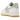 Nike Air Force 1 Low '07 White Sail Light Silver Gum baskets vue latérale avec empeigne en cuir blanc, Swoosh argenté et semelle en gomme.