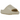 Yeezy Slide Bone baskets en vue inclinée avec tige beige minimaliste, bride large et la semelle extérieure rainurée emblématique en mousse EVA