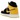 Air Jordan 1 Mid SE New Love baskets en vue angulaire 3/4 avec coloris emblématique jaune et noir, empeigne en cuir et semelle blanche