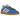 Adidas Handball Spezial Blue Better Scarlet baskets en vue latérale avec daim bleu, bandes rouges et semelle en gomme classique.