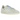 Adidas Samba Wonder Silver baskets en vue inclinée avec une tige en cuir argenté scintillant, un bout en daim gris et la semelle classique en gomme