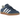 Adidas Gazelle Indoor Night Indigo Off White Gold Metallic baskets vue latérale avec empeigne en daim bleu marine, détails blancs et semelle en gomme.