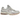 New Balance 2002R Sea Salt Brighton Grey baskets vue latérale angulaire avec empeigne en cuir beige superposé, mesh gris et une semelle robuste.