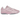 Baskets New Balance 204L Pastel Pink vue de profil avec un coloris rose pastel, empiècements en cuir, logo NB classique et semelle blanche
