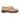 Dr. Martens Adrian Savannah Tan baskets en vue inclinée classique montrant la tige en cuir marron clair, les glands et la semelle robuste.