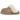 UGG Disquette Slipper Sand baskets de profil avec tige en suède doux, doublure en fourrure et semelle plateforme
